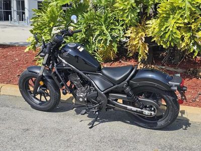 2025 Honda Rebel 300 - Photo 11