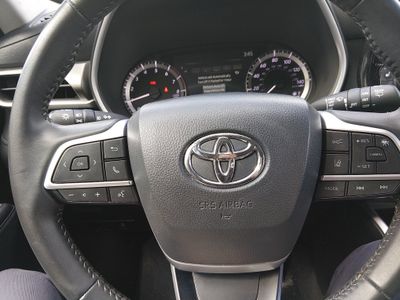 2024 Toyota Highlander — photo 12 view