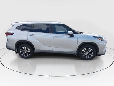 2024 Toyota Highlander — photo 8 view