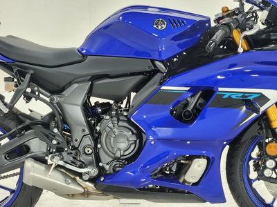 2025 Yamaha YZF-R7 - Photo 11