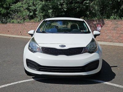 2015 Kia Rio — side profile view
