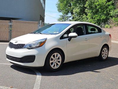 2015 Kia Rio — rear three-quarter view