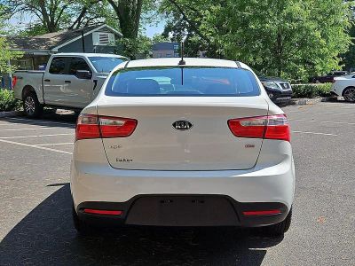 2015 Kia Rio — detail view