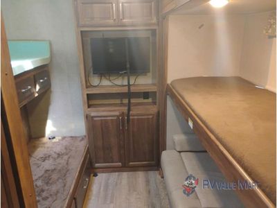 2017 Keystone RV Cougar - Photo 24