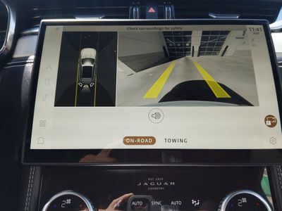 2025 Jaguar F-PACE - Photo 16