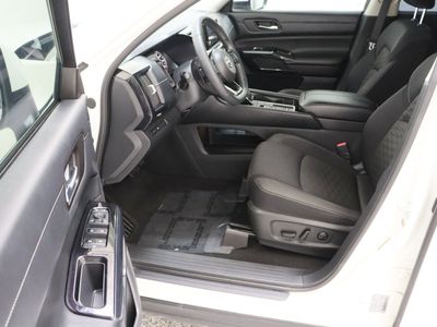 2022 Nissan Pathfinder FWD - Photo 14