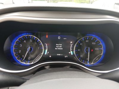 2023 Chrysler Pacifica — photo 14 view