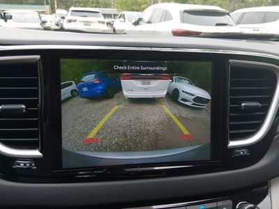 2023 Chrysler Pacifica — photo 16 view