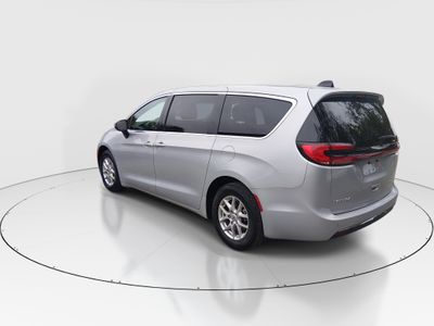 2023 Chrysler Pacifica — detail view