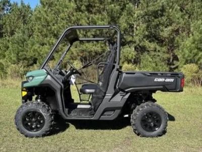 2026 Can-Am® Defender DPS HD10 — front three-quarter view