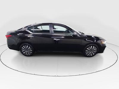 2024 Nissan Altima — photo 8 view