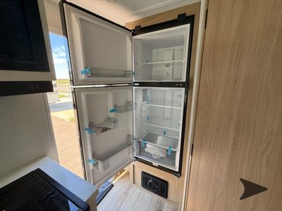 2026 Winnebago Thrive — photo 14 view