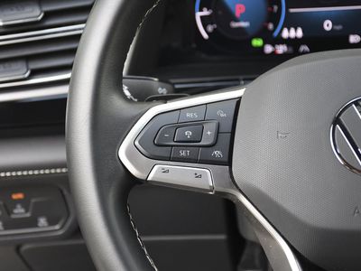 2025 Volkswagen Atlas Cross Sport — photo 8 view