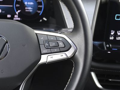 2025 Volkswagen Atlas Cross Sport — photo 9 view