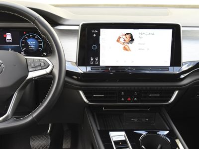 2025 Volkswagen Atlas Cross Sport — photo 11 view