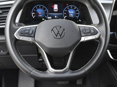 2025 Volkswagen Atlas Cross Sport — photo 7 view