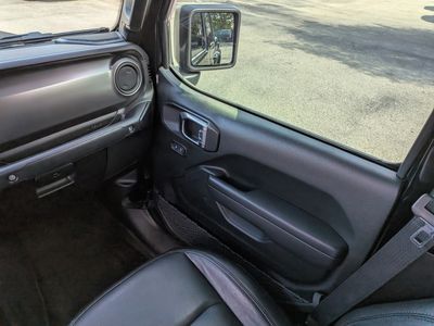2023 Jeep Gladiator — photo 18 view