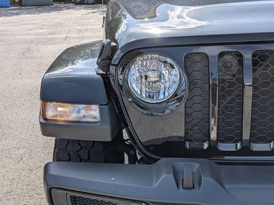 2023 Jeep Gladiator — photo 10 view