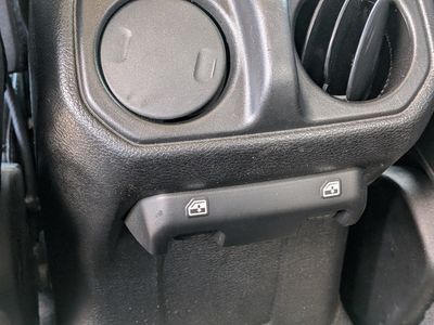 2023 Jeep Gladiator — photo 15 view