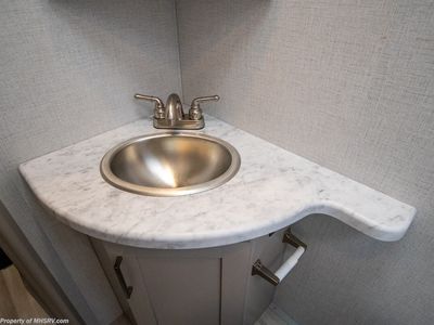 2026 Thor Motor Coach Four Winds — photo 29 view