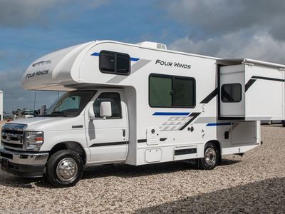 2026 Thor Motor Coach Four Winds — photo 37 view