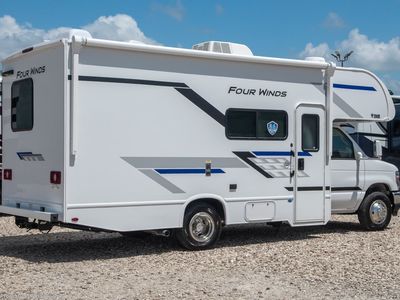 2026 Thor Motor Coach Four Winds — photo 36 view