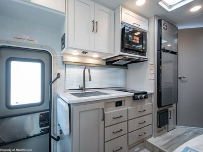 2026 Thor Motor Coach Four Winds — photo 13 view