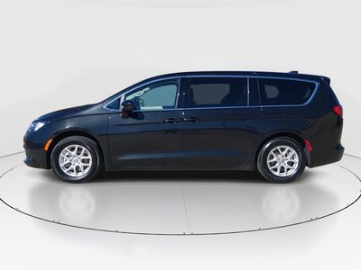 2023 Chrysler Voyager - Photo 4
