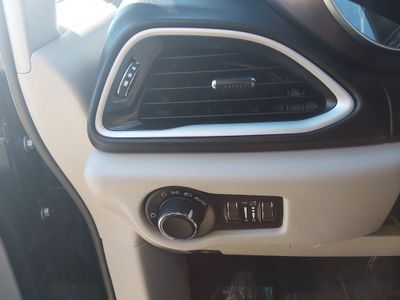 2023 Chrysler Voyager - Photo 13