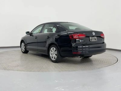 2017 Volkswagen Jetta Sedan - Photo 3
