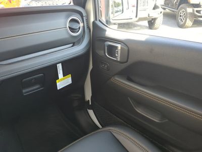 2026 Jeep Gladiator - Photo 18