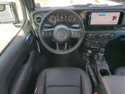 2026 Jeep Gladiator - Photo 17