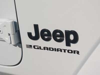 2026 Jeep Gladiator - Photo 13