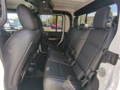 2026 Jeep Gladiator - Photo 15