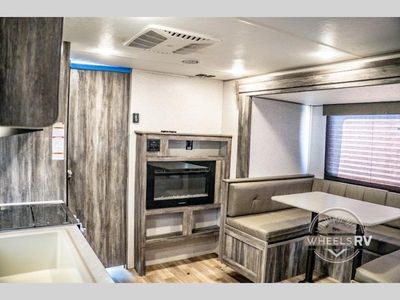 2019 Forest River RV Wildwood FSX - Photo 15