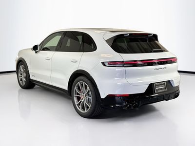 2026 Porsche Cayenne - Photo 3