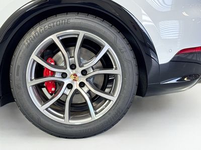 2026 Porsche Cayenne - Photo 24