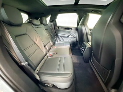 2026 Porsche Cayenne - Photo 23