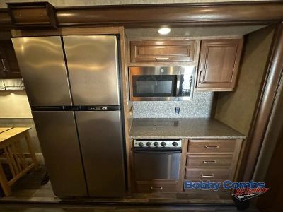 2016 Keystone RV Montana - Photo 9