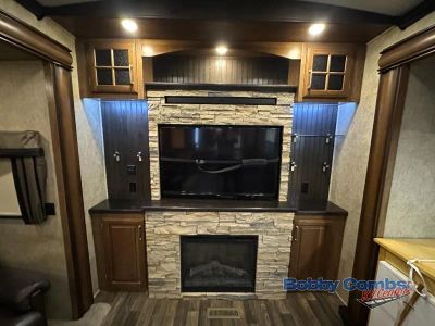 2016 Keystone RV Montana - Photo 11