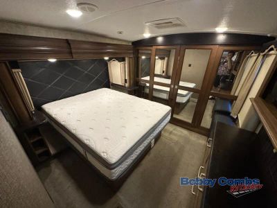 2016 Keystone RV Montana - Photo 19