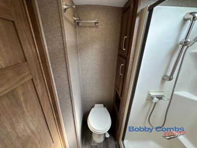 2016 Keystone RV Montana - Photo 18