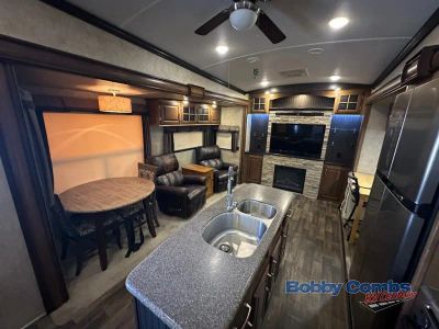2016 Keystone RV Montana - Photo 4
