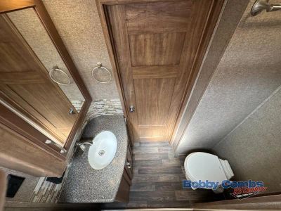 2016 Keystone RV Montana - Photo 17