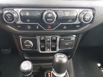 2024 Jeep Wrangler - Photo 18