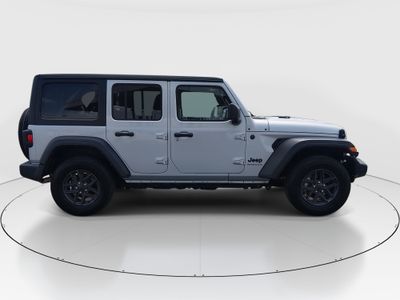2024 Jeep Wrangler - Photo 8
