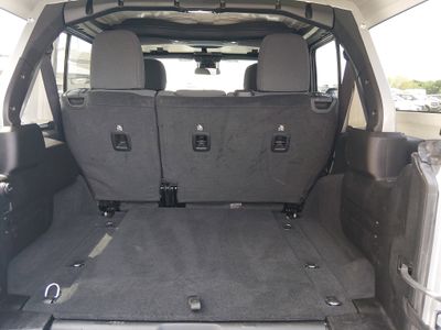 2024 Jeep Wrangler - Photo 11