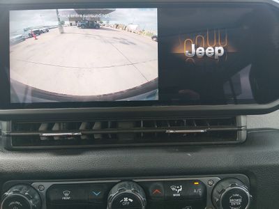 2024 Jeep Wrangler - Photo 17