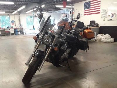 2015 Yamaha V Star® 950 — front three-quarter view