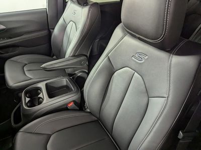 2026 Chrysler Pacifica - Photo 12